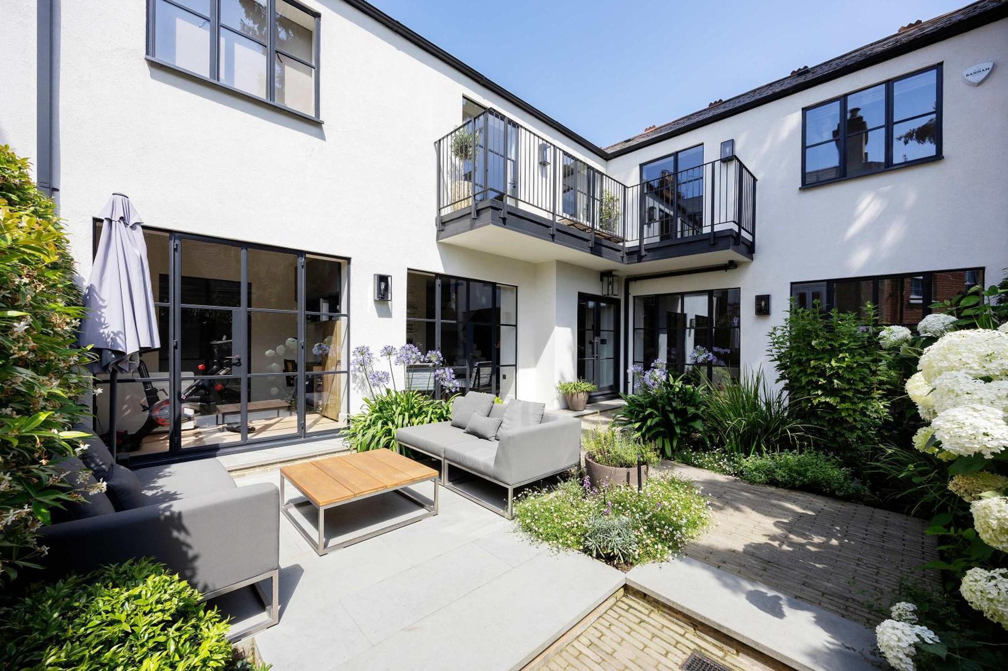 Veeve - Courtyard Oasis Londra